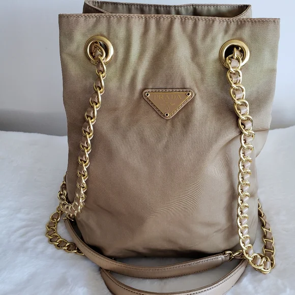 Prada - Picture 1 of 7